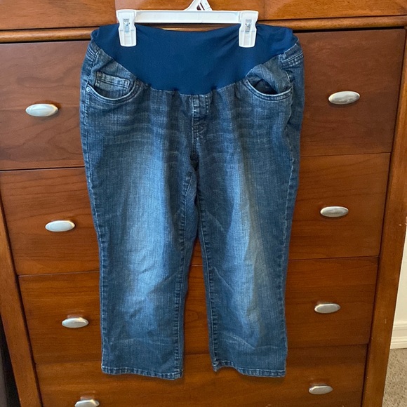 Maternity jean capris 🤰🏼BOGO (maternity items only) - Picture 1 of 3